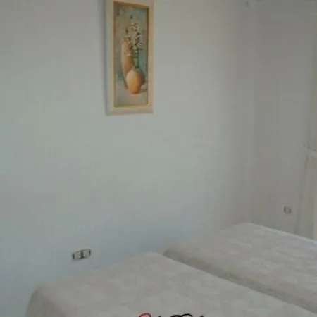 One-bedroom Flat 200m From The