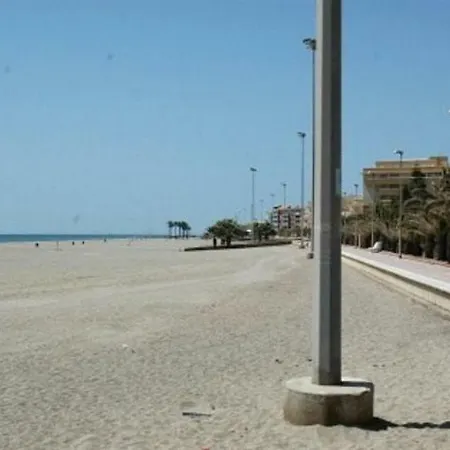 Apartment One-bedroom Flat 200m From The Almería